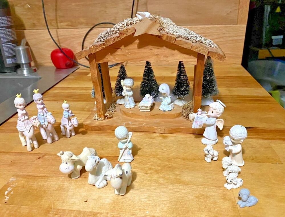 Precious Moments Pewter Nativity Set w/ Manager – Mini Christmas Display